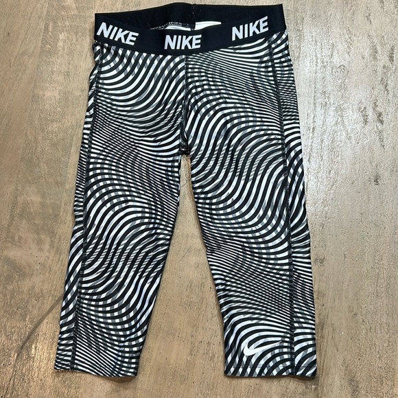 Nike dri-fit compression tights, size Large.  EUC - Picture 1 of 7